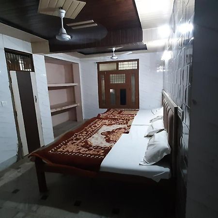 Subhadra Guest House Mathura Esterno foto