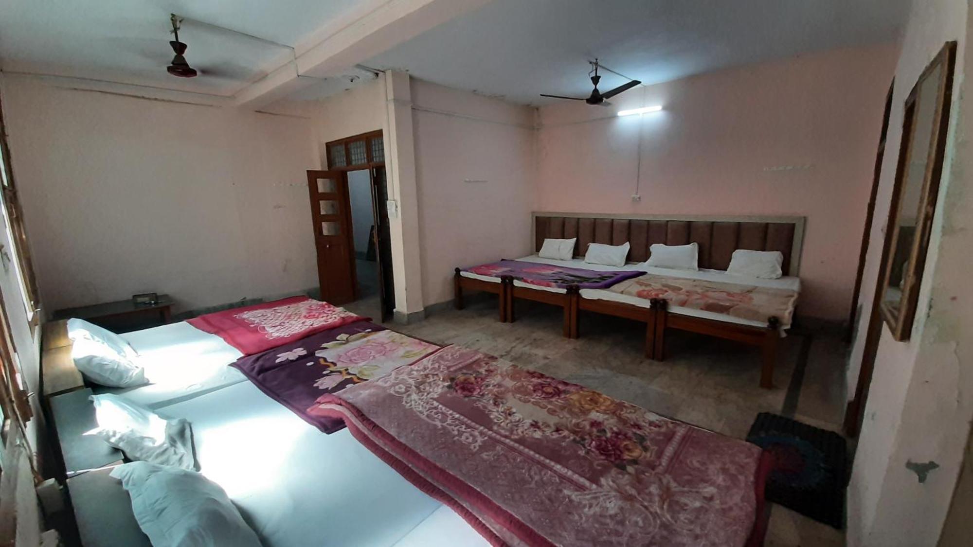 Subhadra Guest House Mathura Camera foto