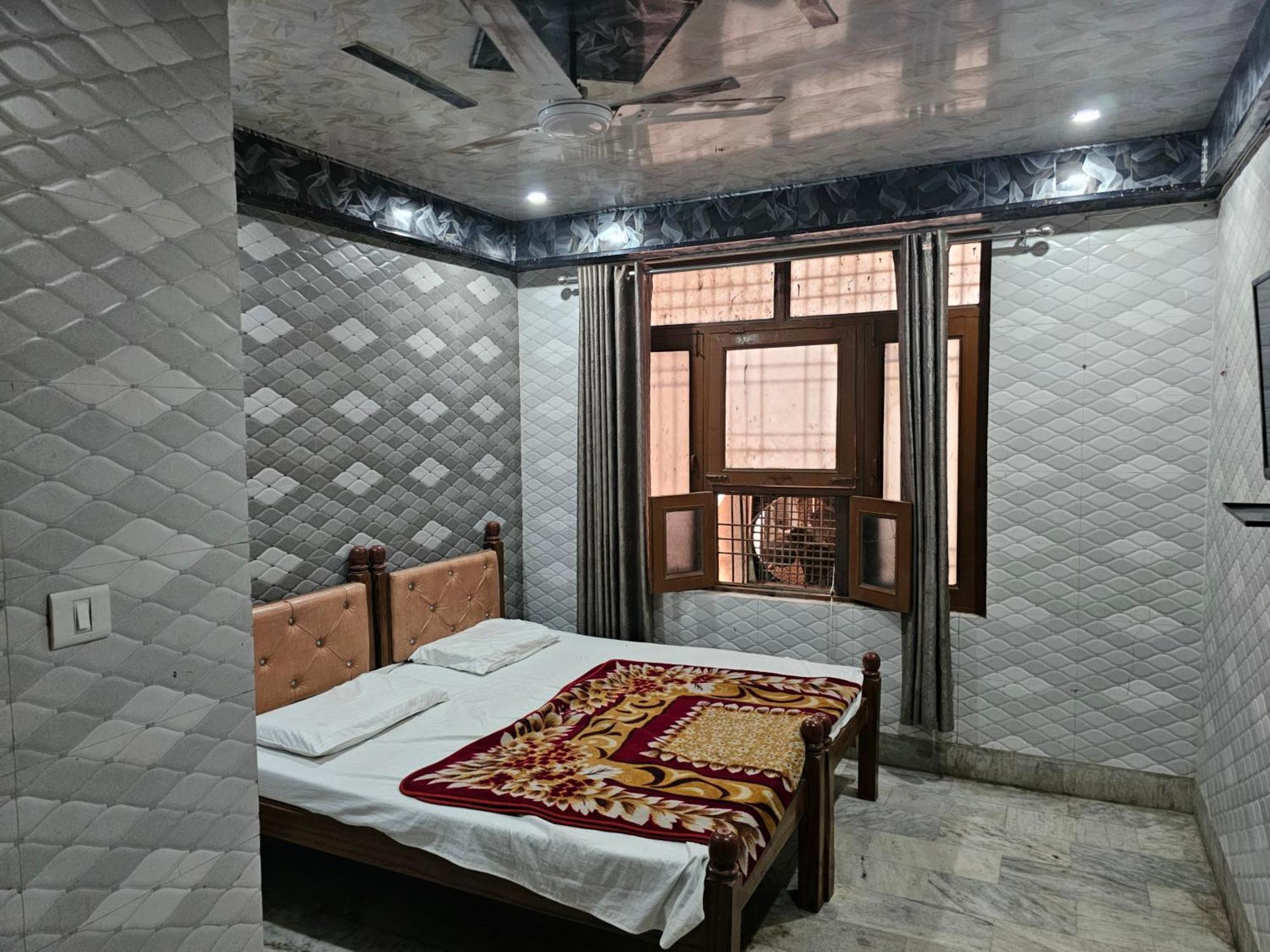 Subhadra Guest House Mathura Camera foto