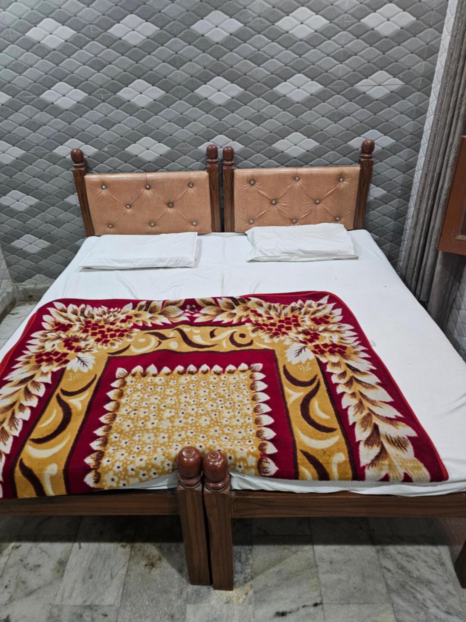 Subhadra Guest House Mathura Camera foto