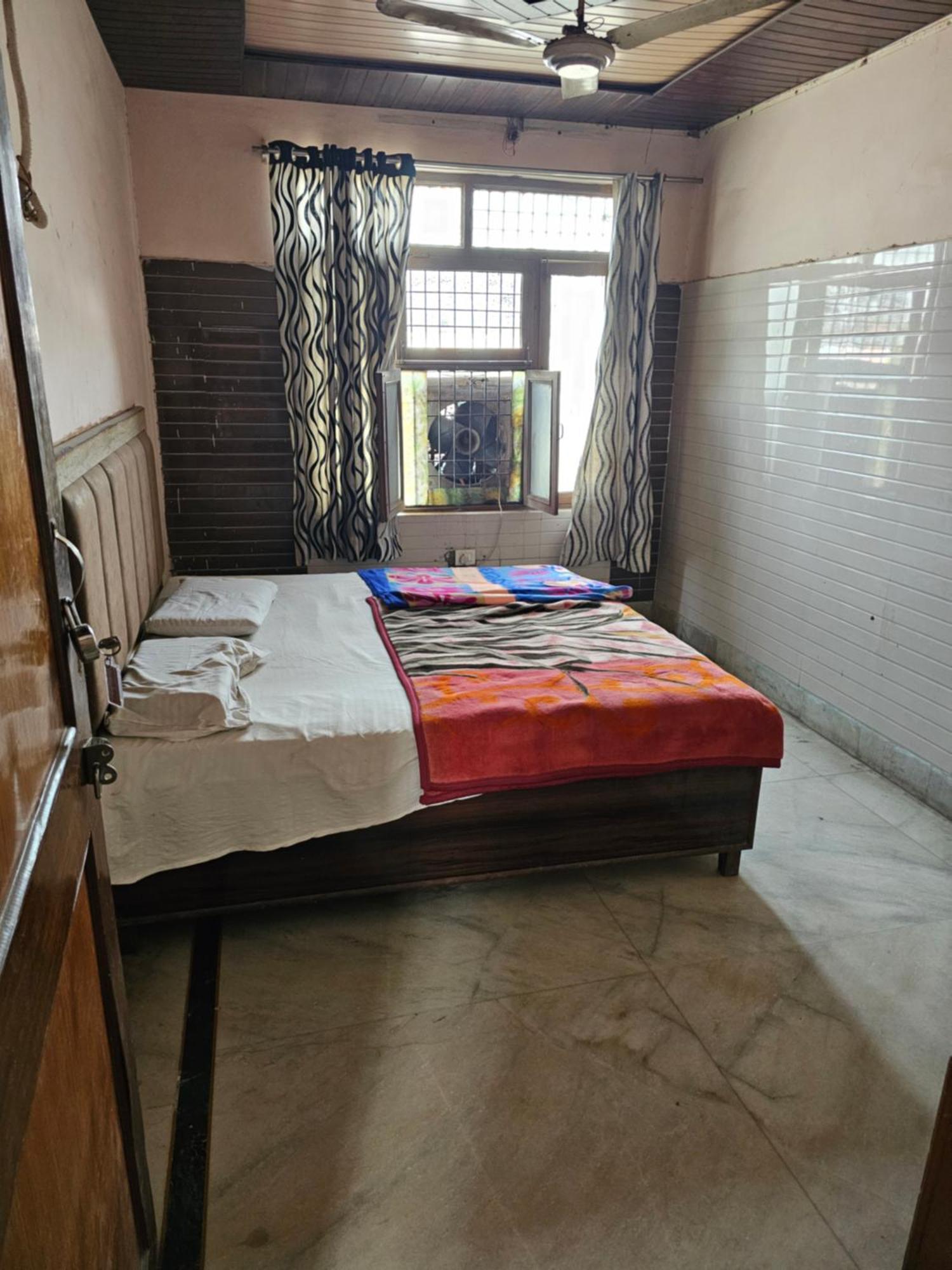 Subhadra Guest House Mathura Camera foto