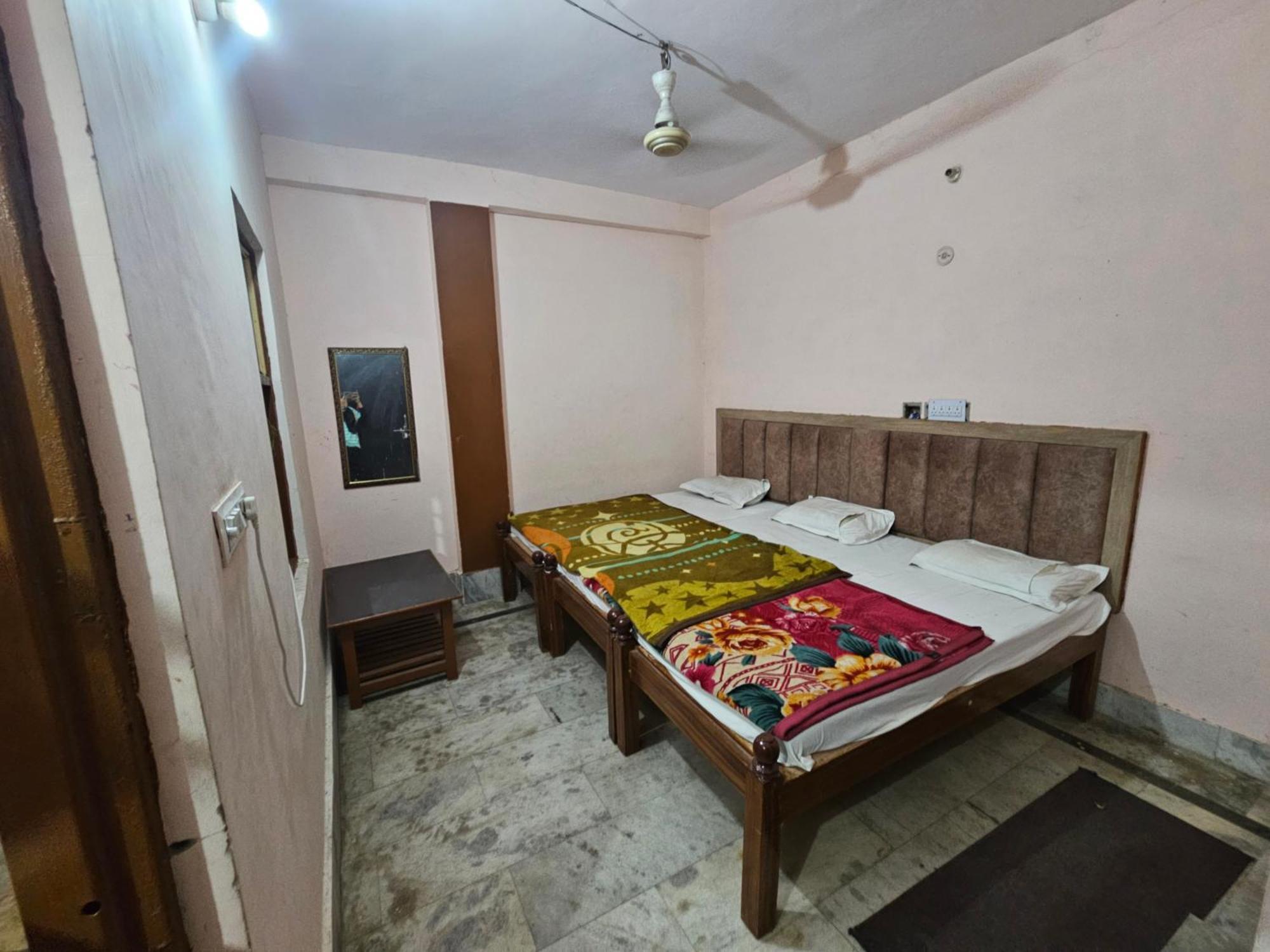 Subhadra Guest House Mathura Camera foto