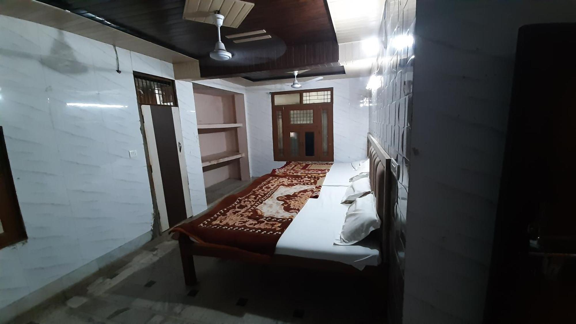 Subhadra Guest House Mathura Esterno foto