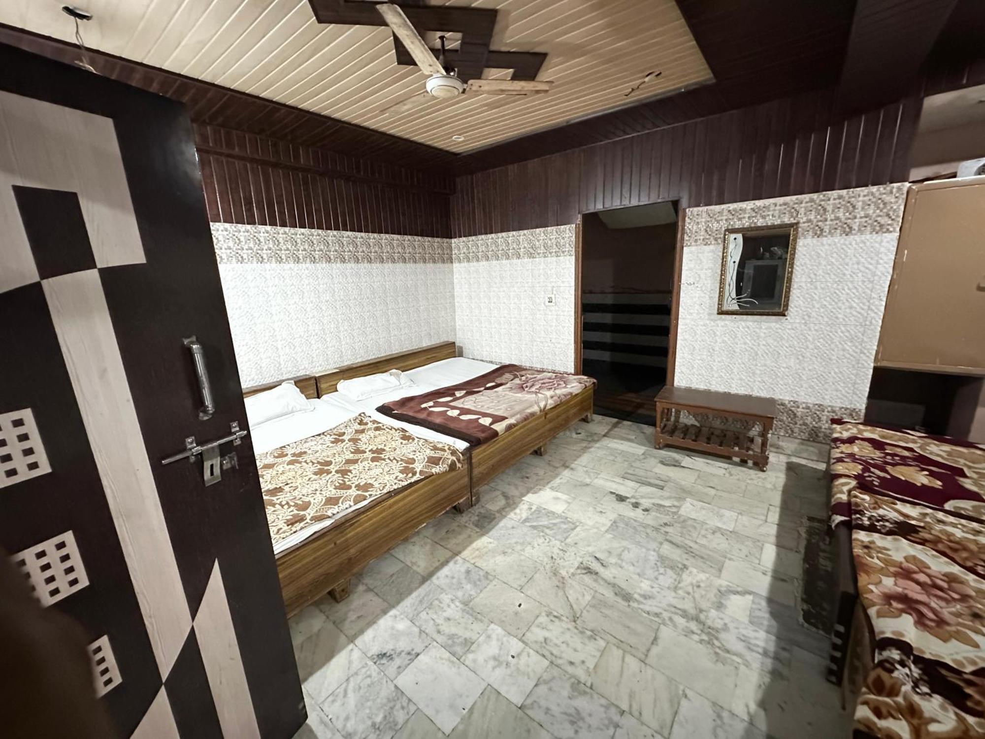 Subhadra Guest House Mathura Esterno foto